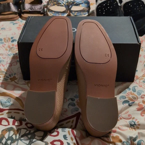 Vionic Loafers, Brand New, Nude, 8W - Picture 8 of 9